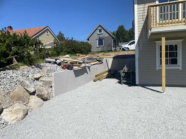 L-mur, singel og matjord